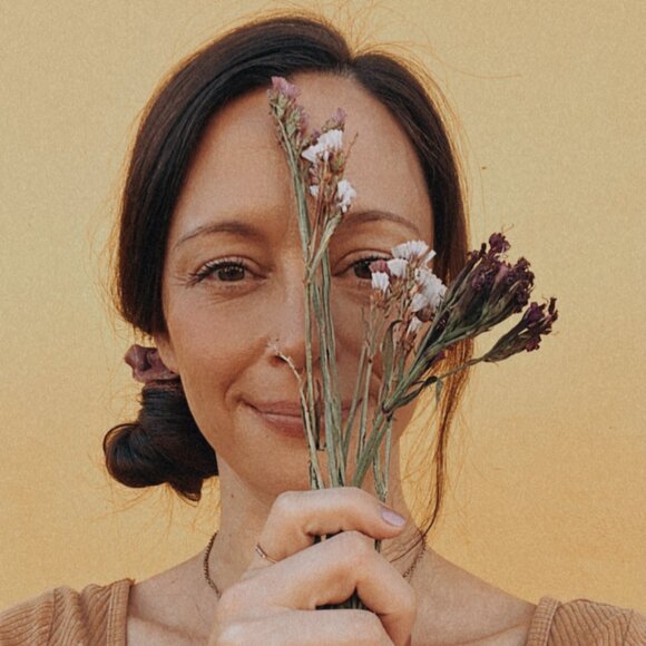 Meet your Posher, Nicole - Picture 1 of 1